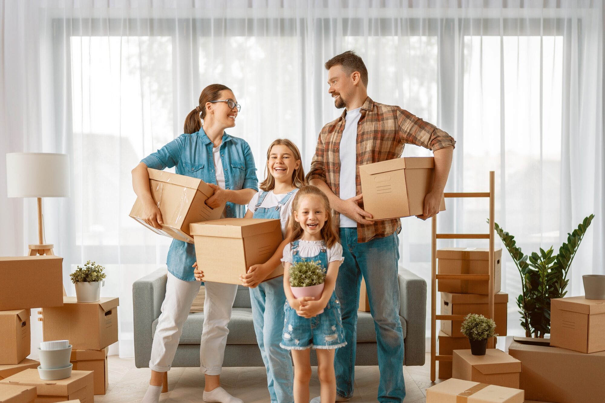 family are moving to new apartment - Loan Select Australia family are moving to new apartment